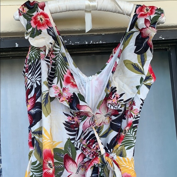 Gorgeous tropical dress/romper - Picture 2 of 6